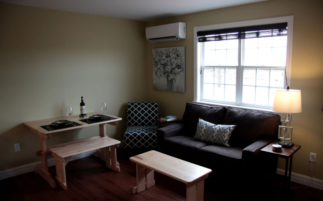 Carleton Inn and Cottages