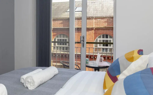 PM & Charles Luxury Apartments - 2 Bedroom - City Center - Parking