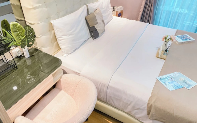 Spacious Studio Apartment at Capitol Suites