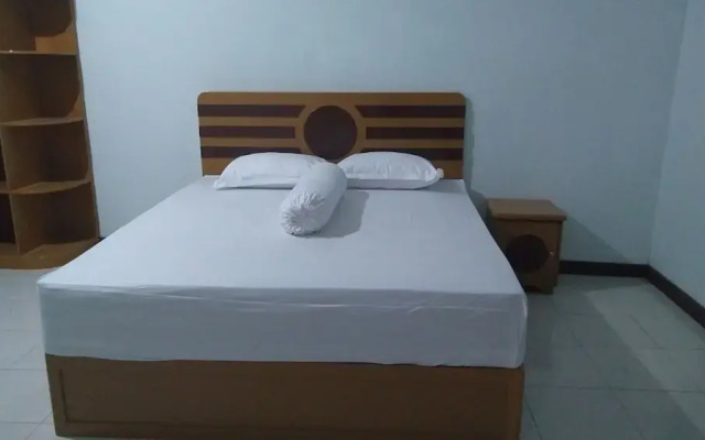 OYO 92243 Fanilly Guest House MarabahanNearJembatan Rumpiang