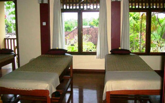 Loka Sari Guest House and Spa