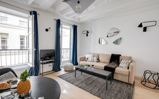Beautiful new Apartment in a Pedestrian Street, Near Champs Elysees