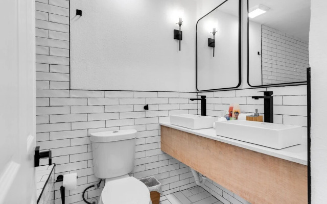 Stylish & Modern 4BD Home