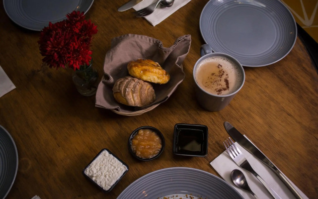 Antigua Trece Hotel Fusión