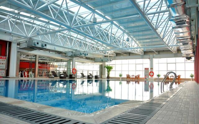 JingHang Holiday Hotel