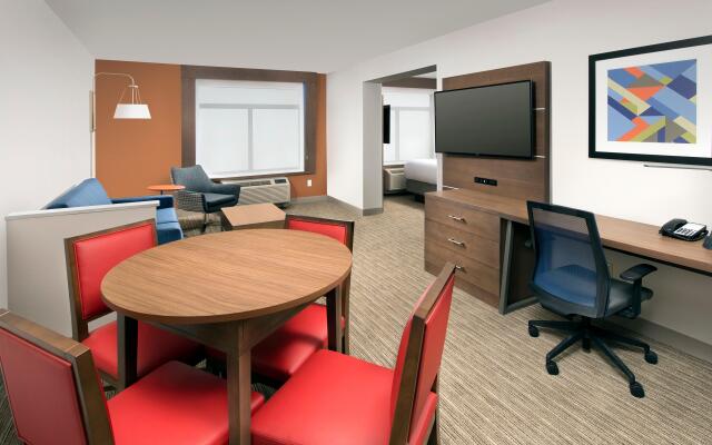 Holiday Inn Express & Suites Baltimore - BWI Airport North by IHG