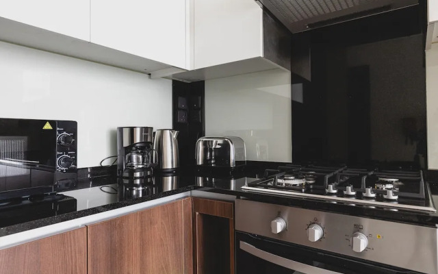 GLOBALSTAY. J One Tower Apartments