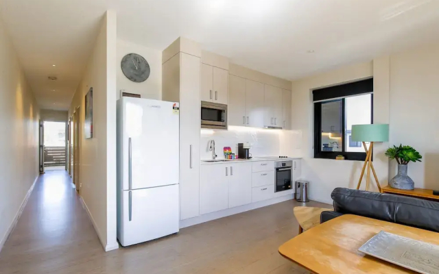 Comfy 2-bedroom Apartment With a Clyde River View