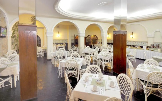 Muñiz Hotel