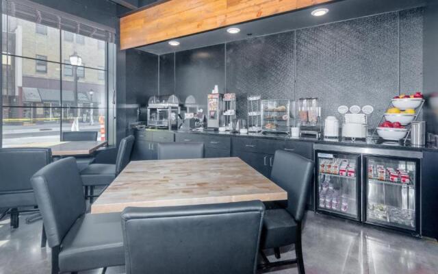 Cobblestone Hotel and Suites Janesville