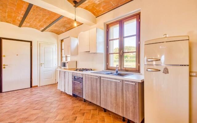 Bright Apt With Terrace and Shared Pool