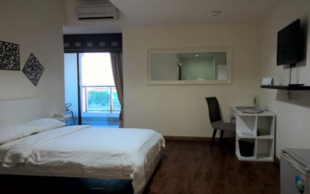 Riviera Hotel