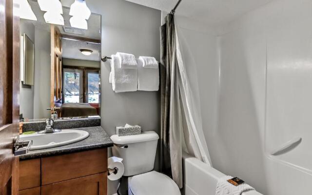 Fenwick Vacation Rentals Spacious Mountain 2 Bedroom with Hot tub