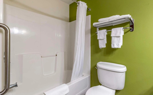 Sleep Inn & Suites Pleasant Hill - Des Moines