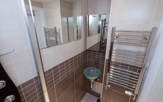 23/43 Stunning Mezzanine Studio in Notting Hill