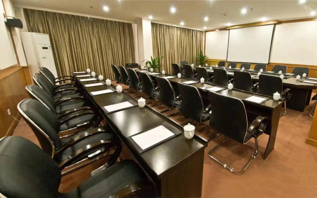 Beihai Seaview Caiyun Hotel (Qiaogang Beach Qiaogang Fengqing Street)