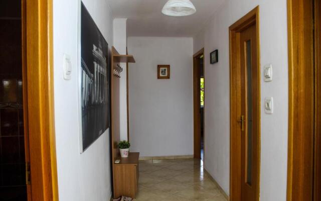 Collosal Apartment with Garden