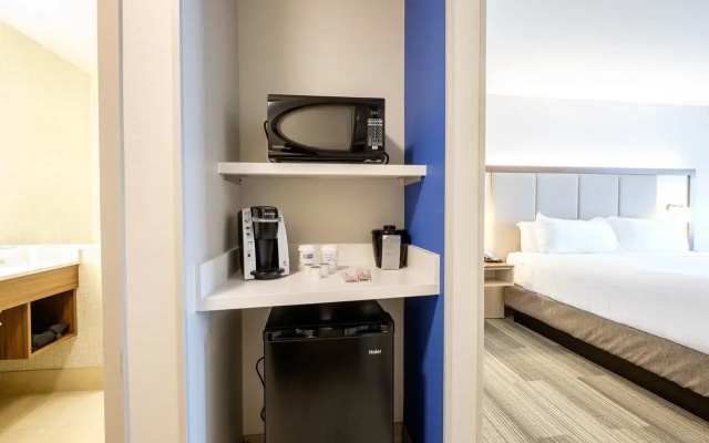 Holiday Inn Express & Suites Eagan - Minneapolis Area by IHG