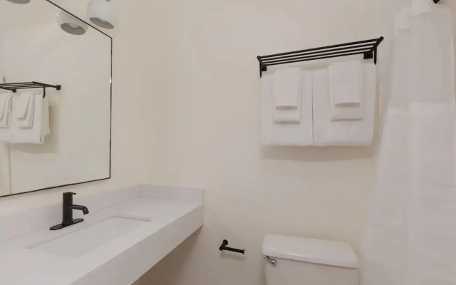 Dupont Circle Embassy Inn by FOUND