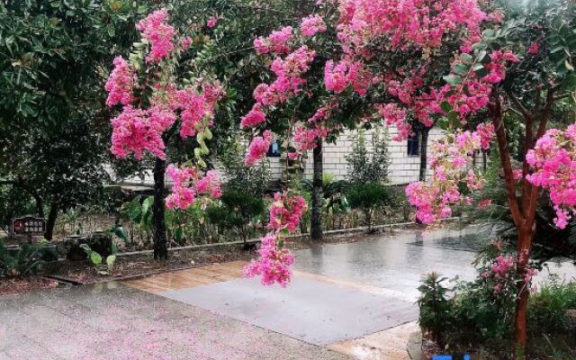 YiJiang ChunShe Guesthouse