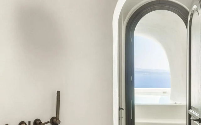 Armenaki -  Adults Only