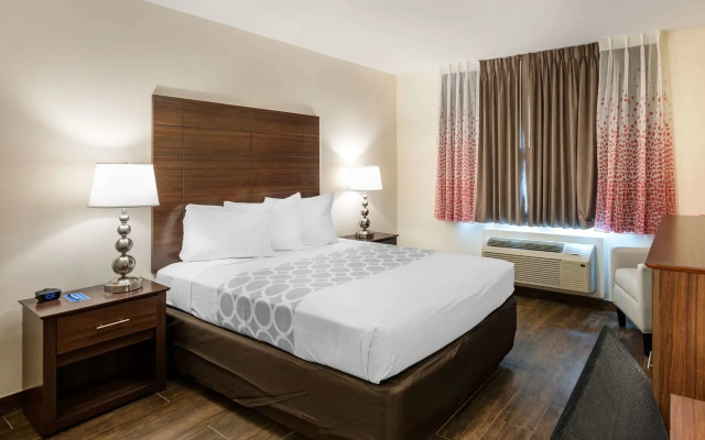 Downtown Hollywood Gardens Inn & Suites