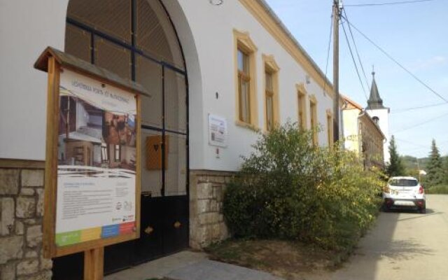 Levendula Porta és Pajtaszínház