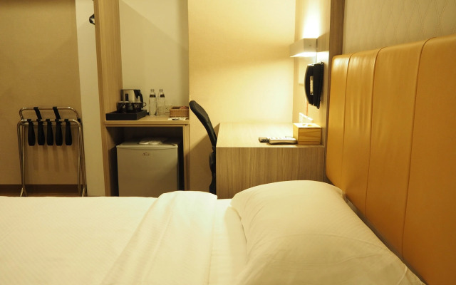 The Riverside Hotel International