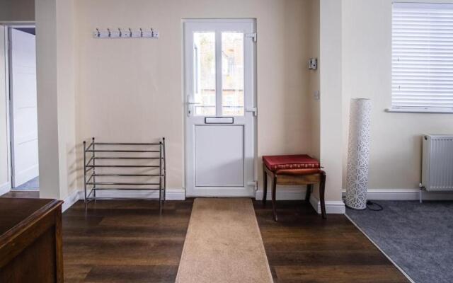 Tallets Apartment with Balcony & Parking