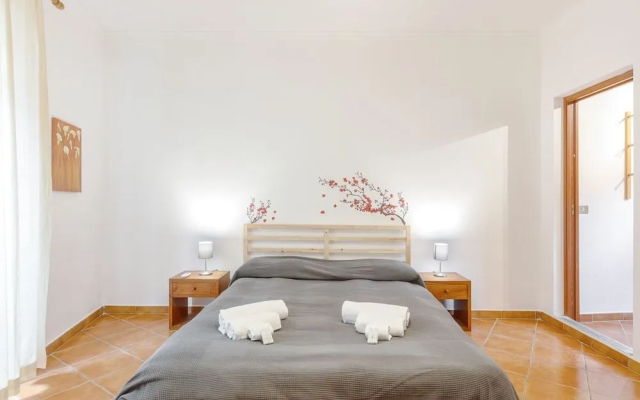 Maqueda Balcony Apartment