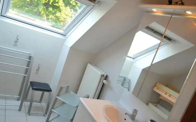 Stationed Between Namur and Lige, Holiday Home With Terrace and Garden - фото 4