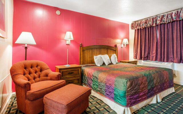 Rodeway Inn & Suites Raton