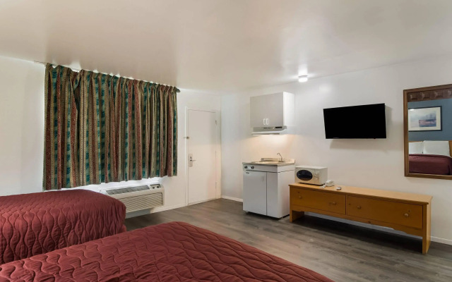 Rodeway Inn & Suites Sidney Historic Downtown I-80