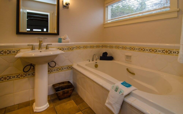 Galiano Oceanfront Inn & Spa