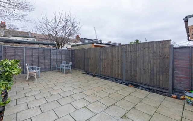 Spacious & Newly Renovated 4BD House East Ham!