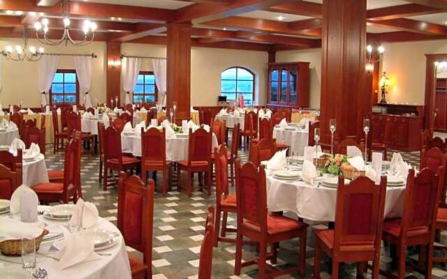 Egri Korona Borhaz es Wellness Hotel