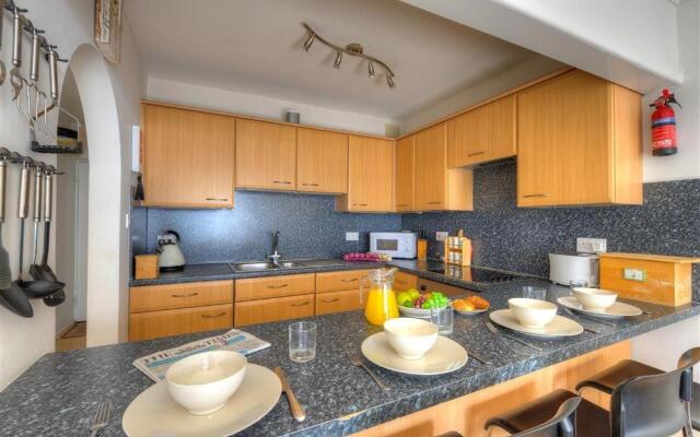 9 Bay View Court