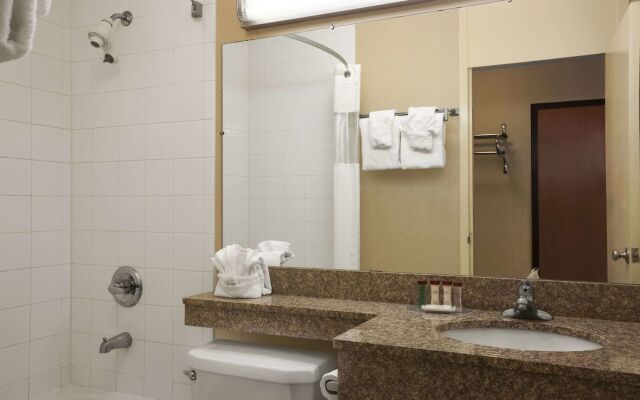 HomeTowne Studios by Red Roof & Conference Center Cortland