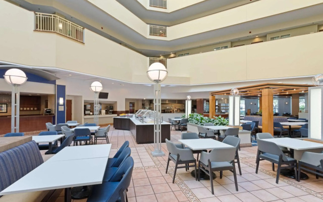 Embassy Suites by Hilton Tampa USF Near Busch Gardens