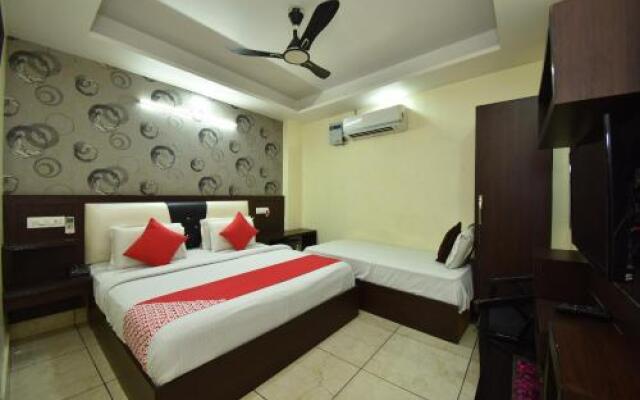 OYO 8950 Hotel Jhankar
