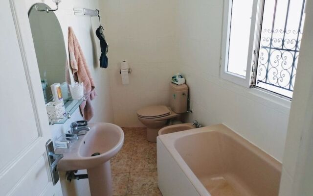 Cozy White House - Hostel