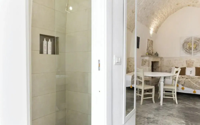 White Studio with Jacuzzi