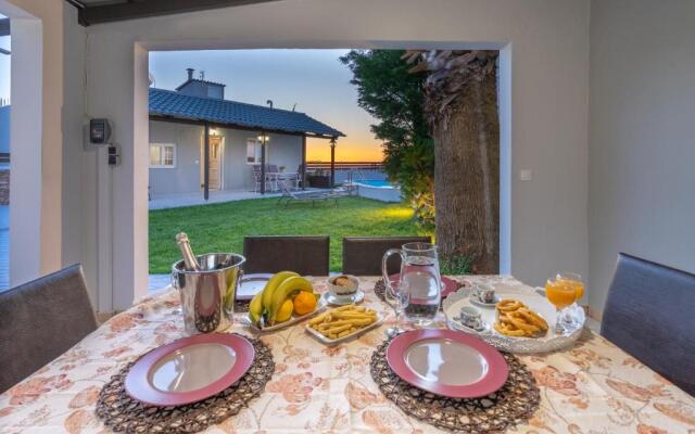 Fontana Luxury Villa Salakos With Pool Near Beach