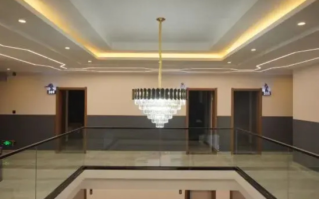 Gray E-sports Theme Hotel lijiang