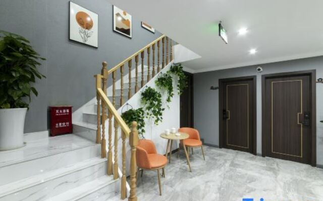 Lanbowan Hotel (Chongqing North Railway Station)