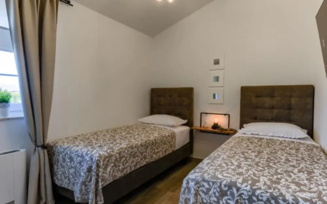 Rustic Villa Perosa With Heated Pool