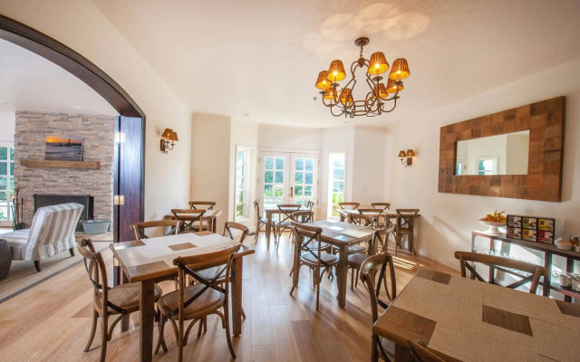 Seal Cove Inn