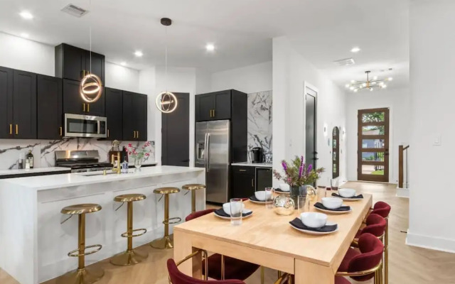 Chic 4BR Getaway Near NRG TMC