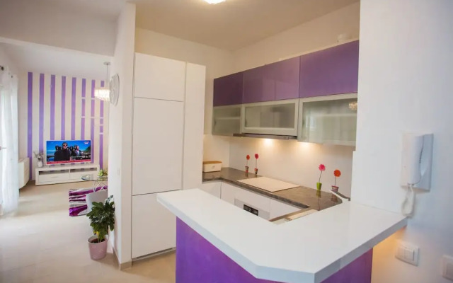 Lovely 4 Star 3-bed Apartment in Podstrana