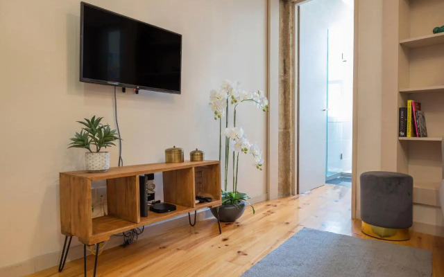 Tiles House, with A/C, Downtown Porto near Metro